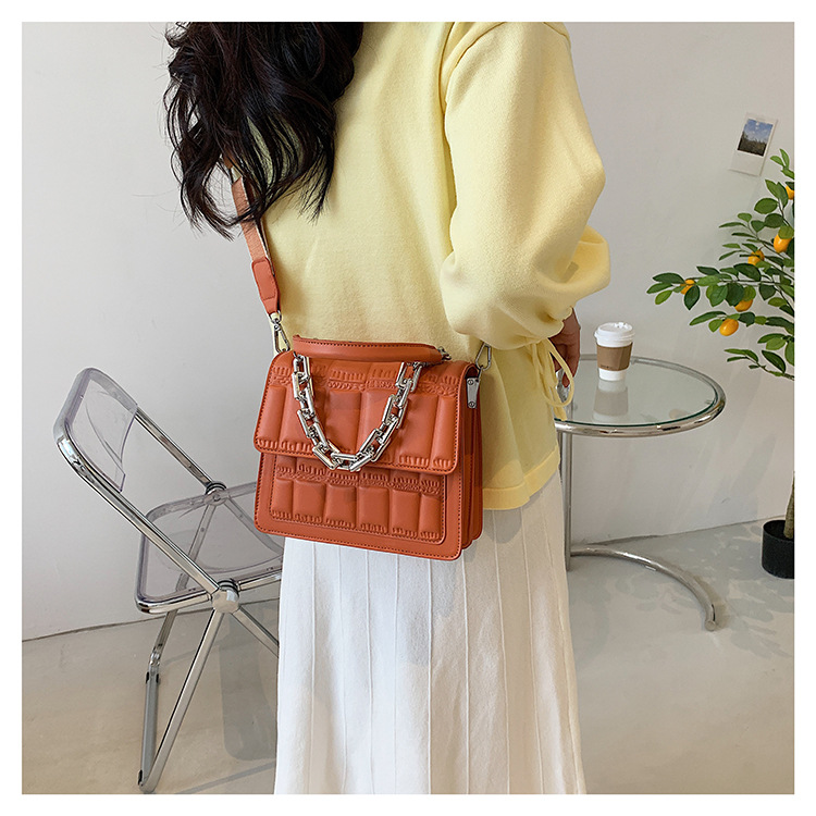 Fashion Retro Thick Chain Lattice Wide Shoulder Strap Messenger Handbag Wholesale Nihaojewelry display picture 12