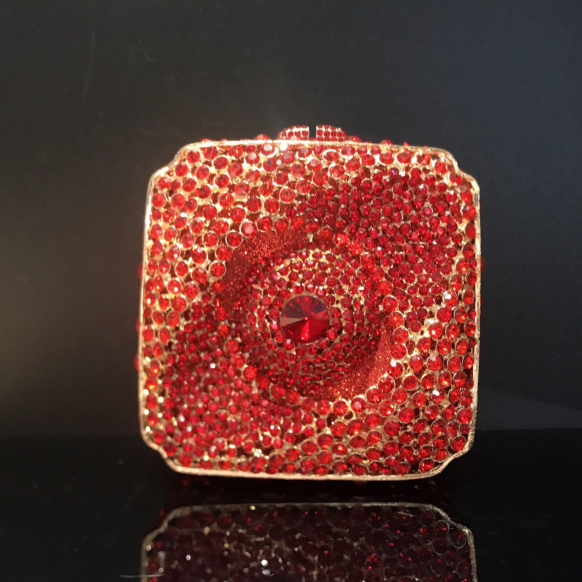 Hardware rojo / oro
