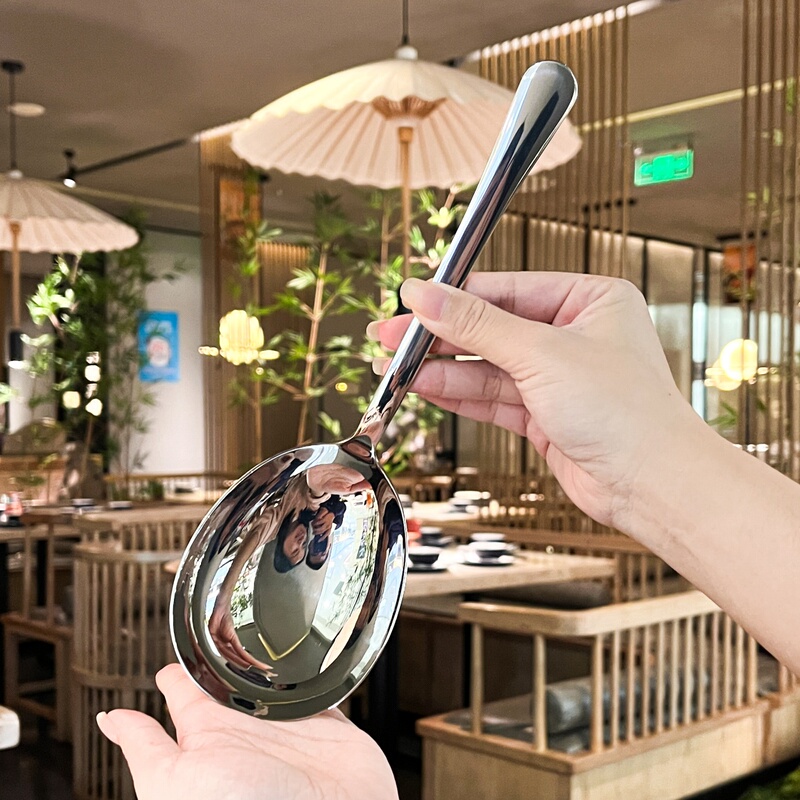 Large Stainless Steel Serving Spoon for Hotel and Restaurant Use, Suitable for Sharing Dishes Large Stainless Steel Serving Spoon for Hotel and Restaurant Use, Suitable for Sharing Dishes