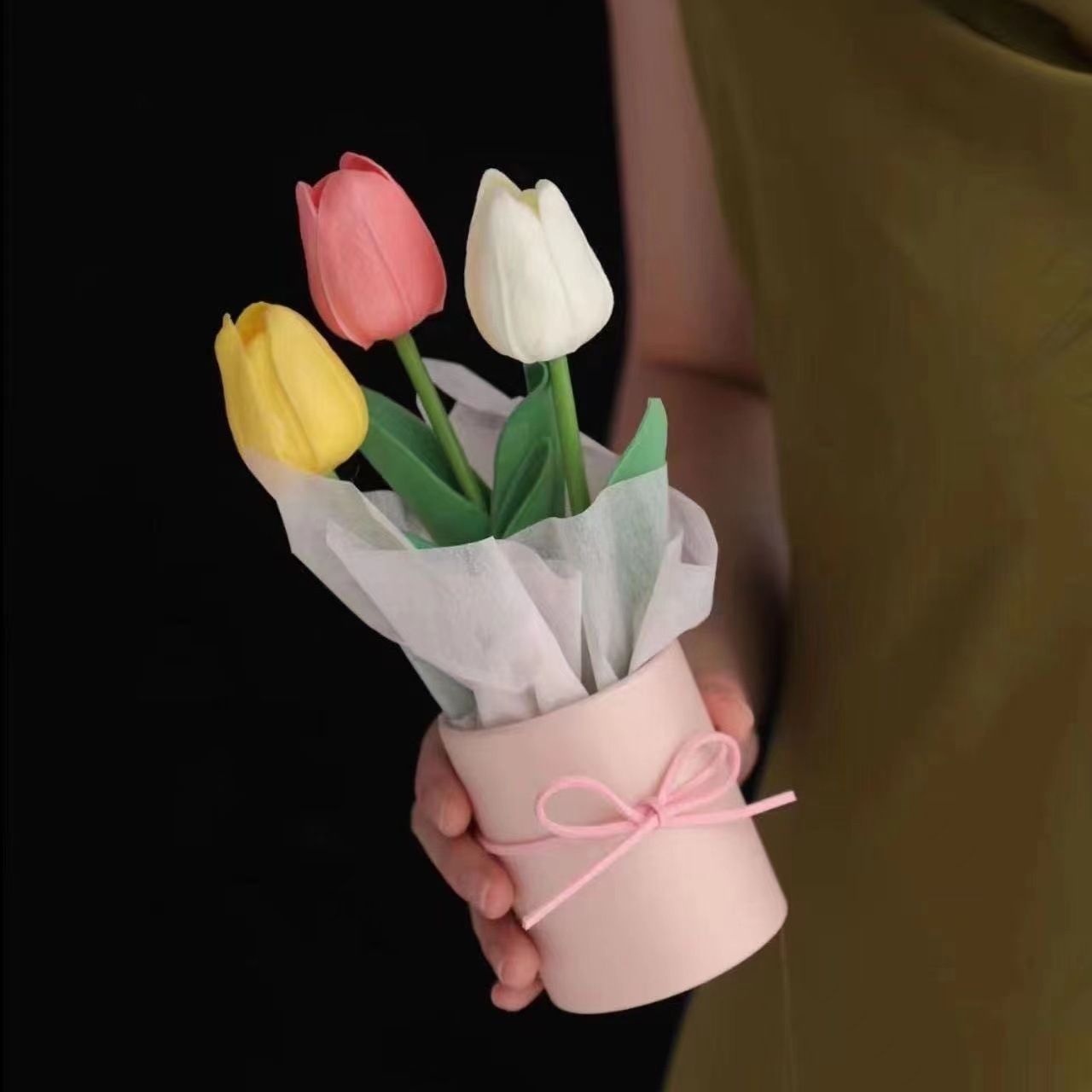 Ramo de tulipán, pequeño cubo de flores, decoración de coche, decoración de la sala de estar, recuerdos, regalos de cumpleaños para novias, accesorios fotográficos