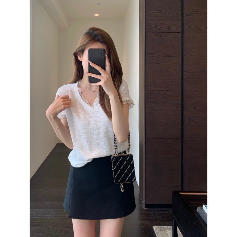 Gentle and Romantic, Designer-Inspired Niche Lace Patchwork V-Neck Short-Sleeve T-Shirt for Women, Spring/Summer 2026 New Model H031414