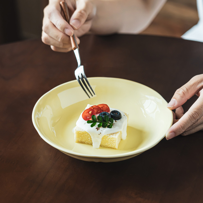 Color sólido simple plato de postre de cerámica estilo crema creativa plato de ensalada hogar plato de cena personalizado plato de aperitivos celebridad de Internet mismo estilo