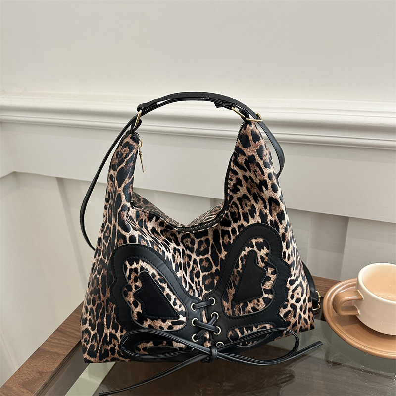 Mochila de arco de gran capacidad para mujeres 2025 primavera nueva mochila retro textura de viaje elegante bolsa de mano