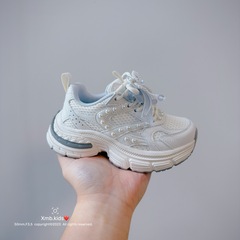2025秋の新作子供靴、男の子用の軽くて快適なスポーツランニングシューズ、韓国風、多用途の女の子用お父さん靴