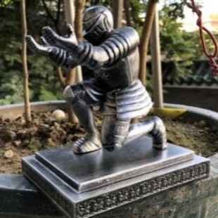Executive Knight Pen Holder Office Supplies Pen Holder Wearing Armor Hero Knight Kneeling Pen Holder Personalized Pen Holder