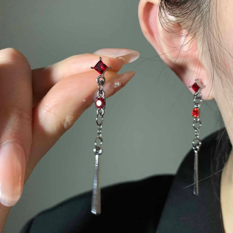 Earrings drop-shaped with tassels