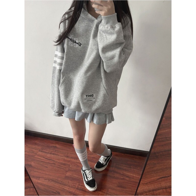 American-style striped letter-embroidered long-sleeve hooded sweatshirt for women, 2026 autumn/winter new collection, cool and stylish pullover top American-style striped letter-embroidered long-sleeve hooded sweatshirt for women, 2026 autumn/winter new collection, cool and stylish pullover top
