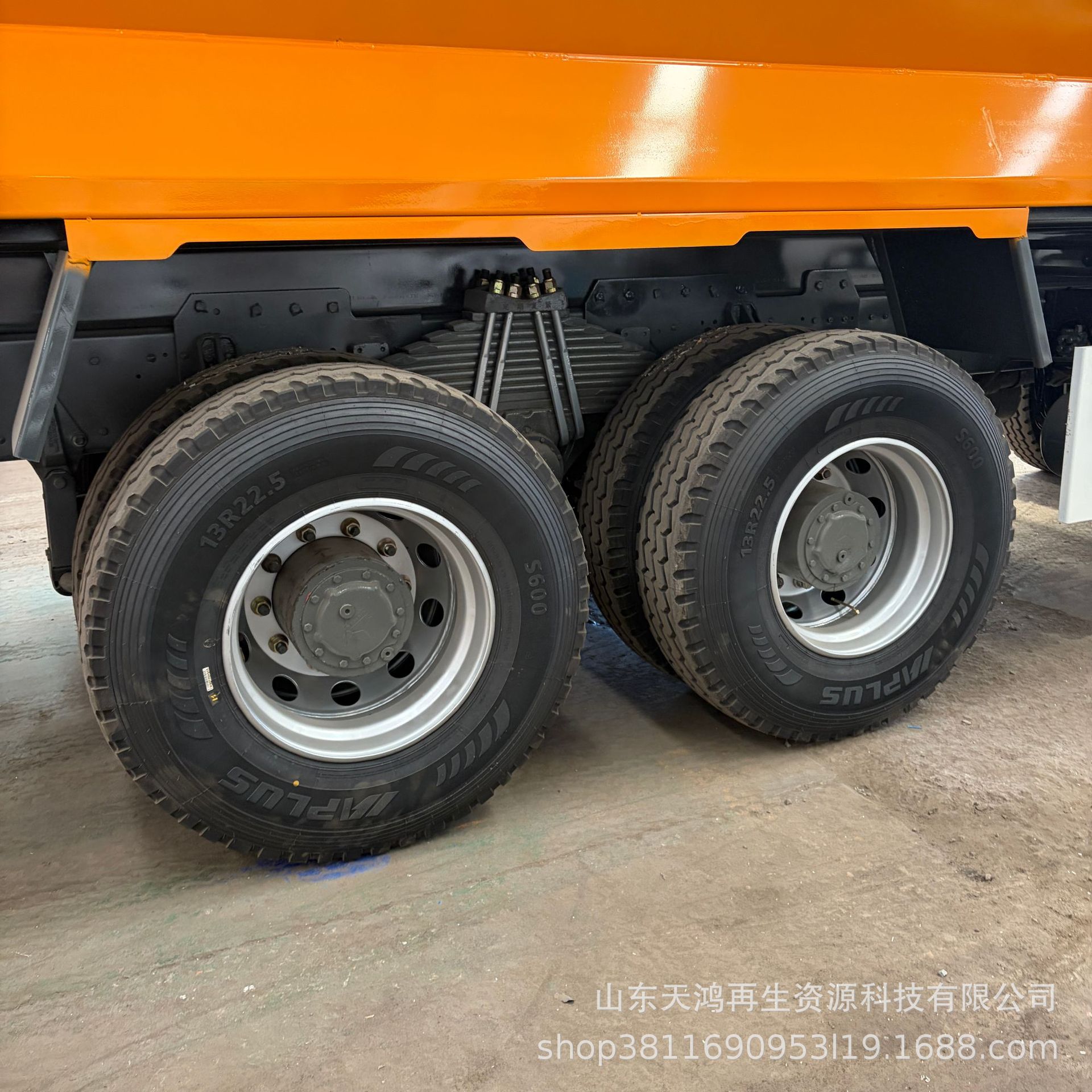 Chinese factory directly sells HOWO TX8x4 dump truck trailers to Africa, offering cross-border sales