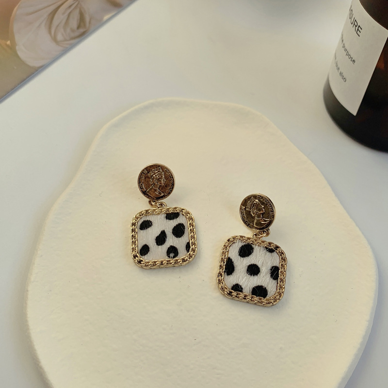 Retro New Leopard Print Simple Figure Square Geometric Earrings display picture 6