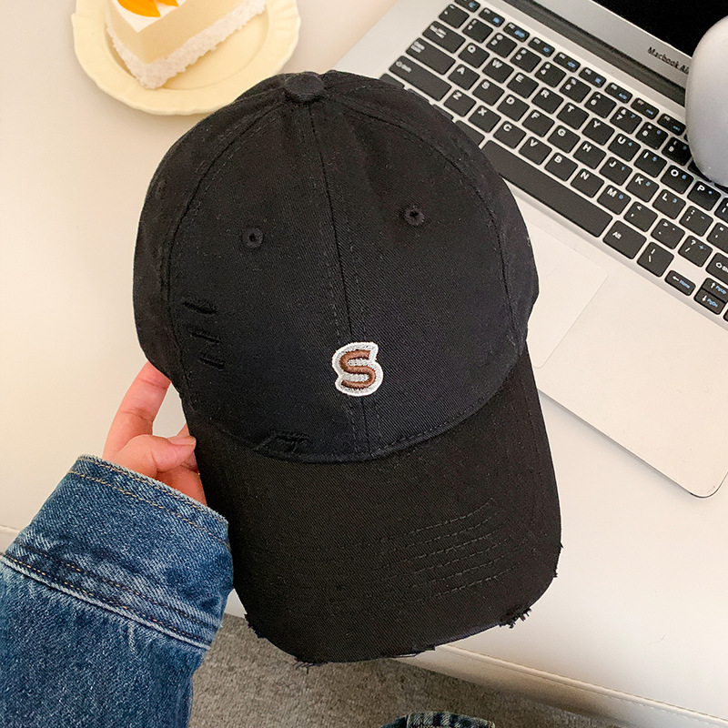 Sombreros de béisbol bordados de letras mujeres 2025 primavera y verano nuevo sombrero universal sombrero coreano de ala ancha muestra cara gorra de lengua de pato