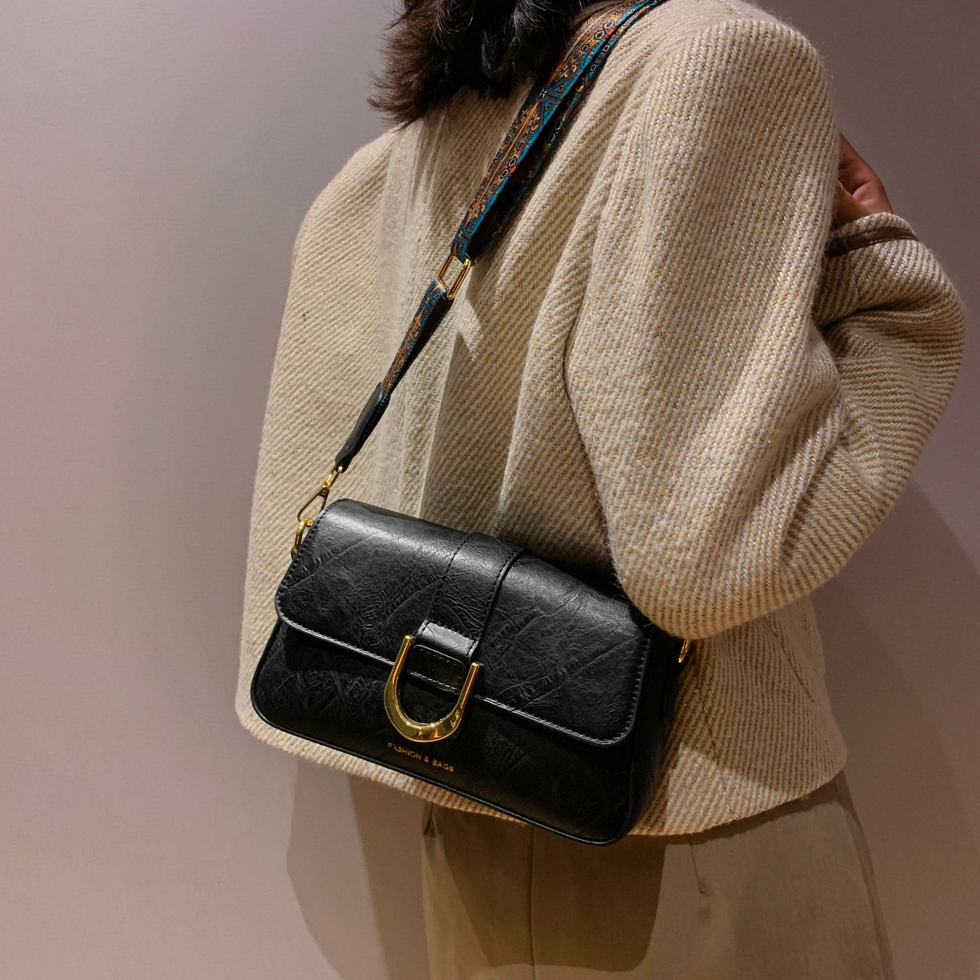 Borsa a tracolla 2023 Nuovo arrivo Alta qualità Moda Versatile Fibbia a ferro di cavallo Borsa a tracolla larga da donna_voghion.com