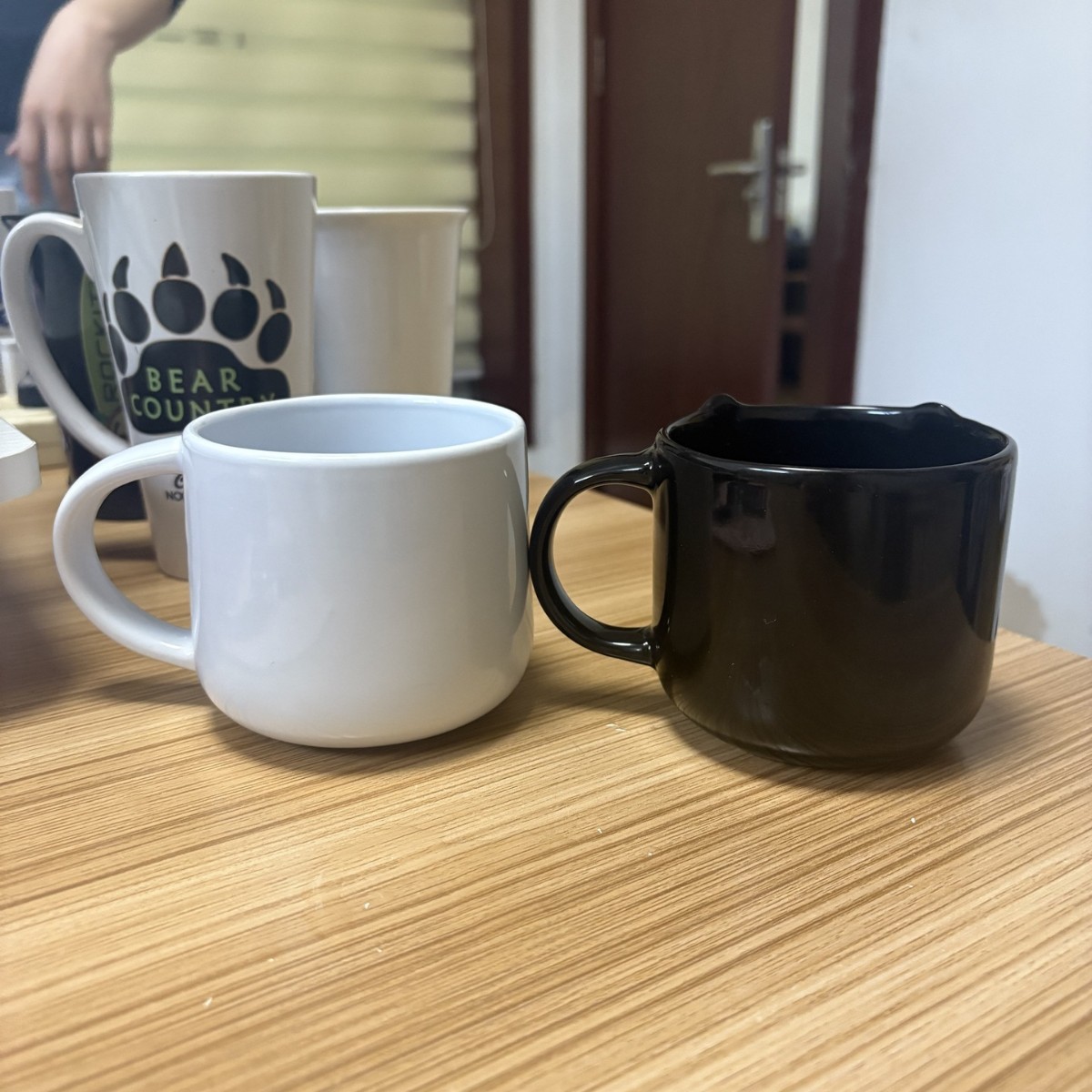 Fabricantes de tazas de cerámica personalizadas al por mayor suministro directo de comercio exterior 11oz impresión LOGO taza de sublimación de transferencia de calor hueso taza de agua de porcelana