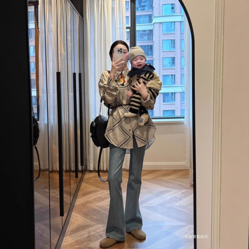 2025 Early Spring New French Retro Rope Grass Pattern Totem Print Long-Sleeved Shirt Loose Top with Jeans
