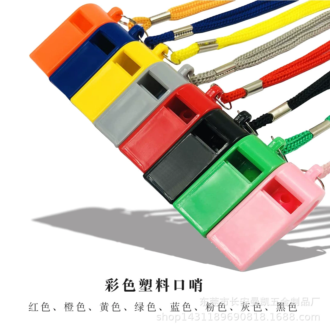 Оптовая продажа: большие партии черных пластиковых свистков и разноцветных футбольных мячей, в наличии, высокое качество, низкая цена, оптом, готовые к отгрузке.