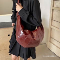 大容量饺子包包女新款时尚单肩斜挎托特包复古牛角包
