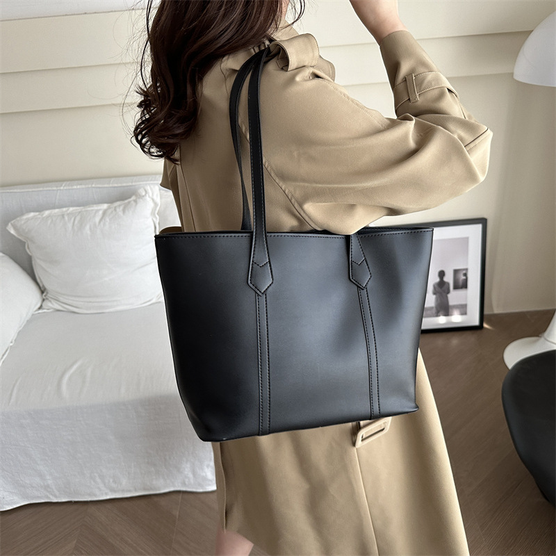 Bolso de gran capacidad para mujeres 2024 nueva moda de primavera retro retro hombro de hombro bolso de mano