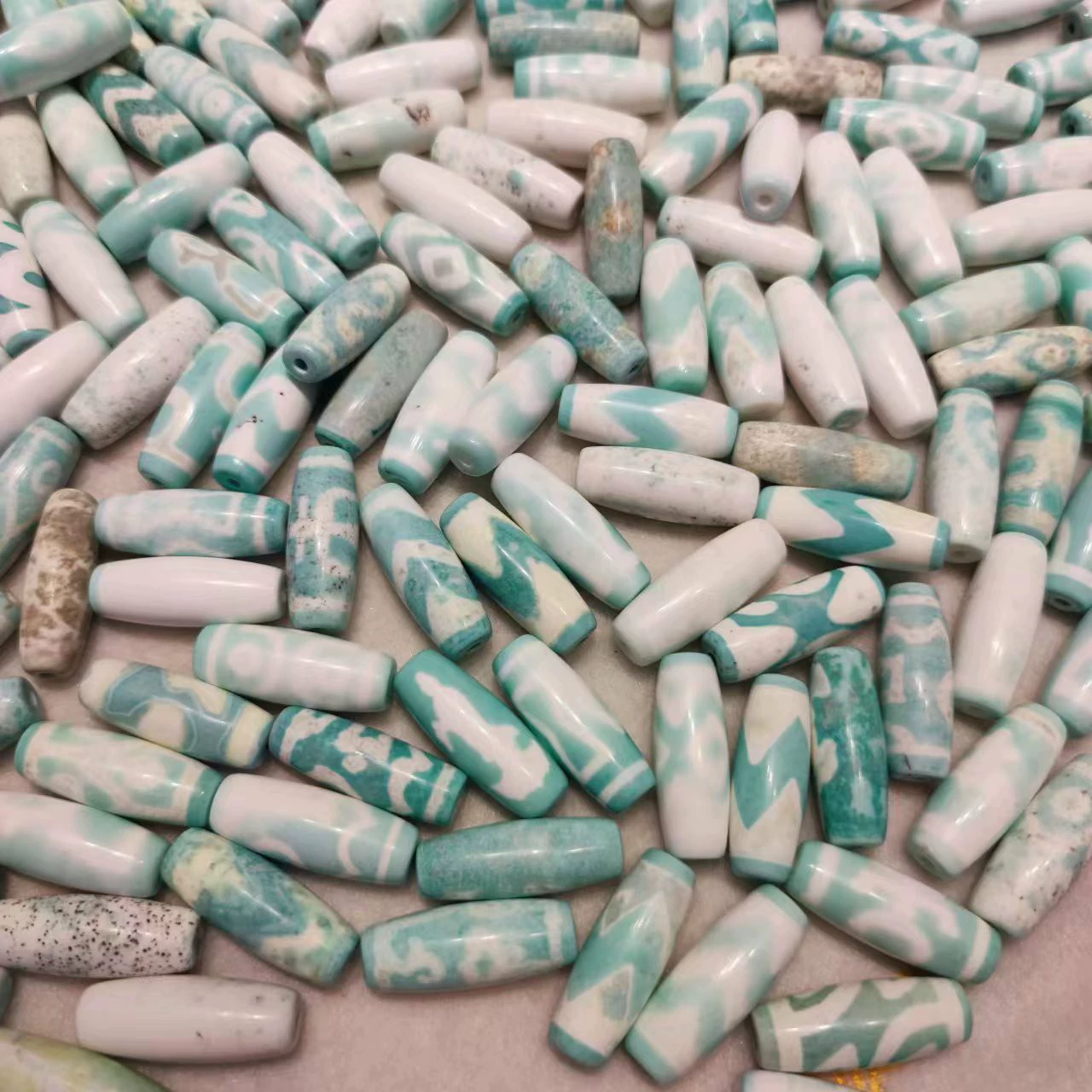 Гуаньинь, Бог богатства, узор в виде тигрового зуба, трехглазый драгоценный персонаж, различные узоры агатовых бусин дзи, тибетские ячменные жертвы Цинхай для снежной земли Ранну.