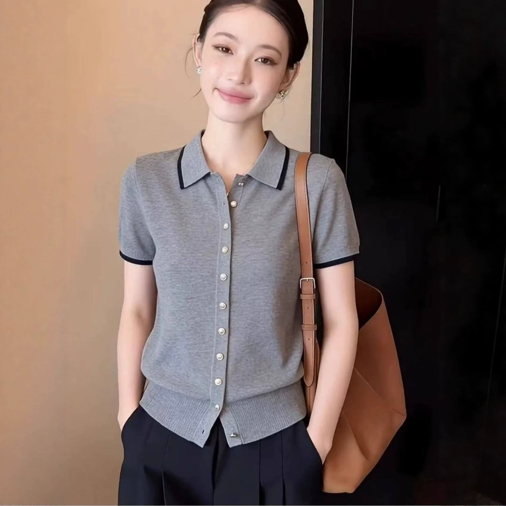 Áo thun nữ cổ bẻ tay ngắn dáng suông — màu xám