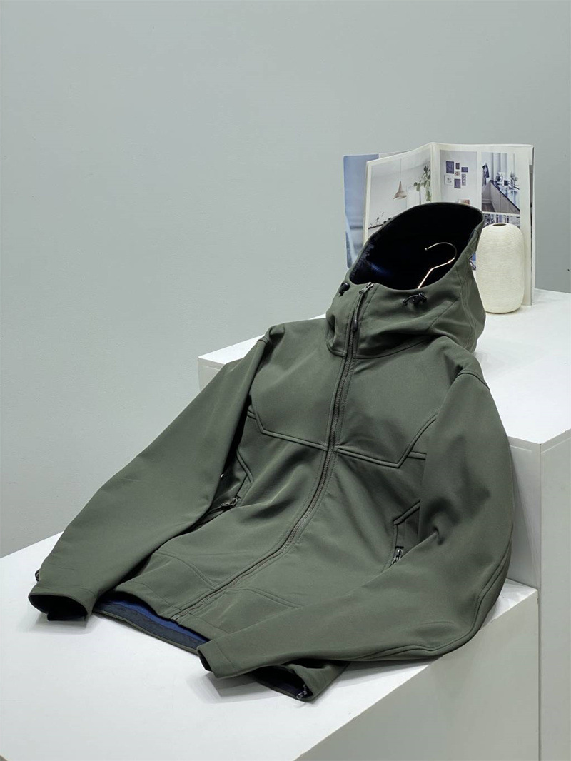 Men's Clothing outdoor sports windproof and waterproof soft shell functional assault jacket men's spring and autumn mountaineering jacket hoodie_voghion.com