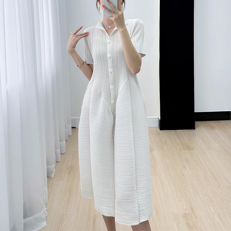 오프화이트 반오픈 칼라 반소매