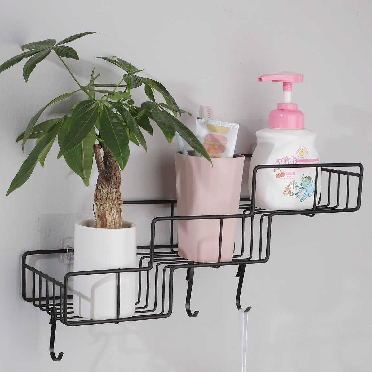 Amazon sin perforaciones de pared estante de almacenamiento de baño cocina baño montado en la pared estante de almacenamiento de tres capas trapezoidal estante de la botella