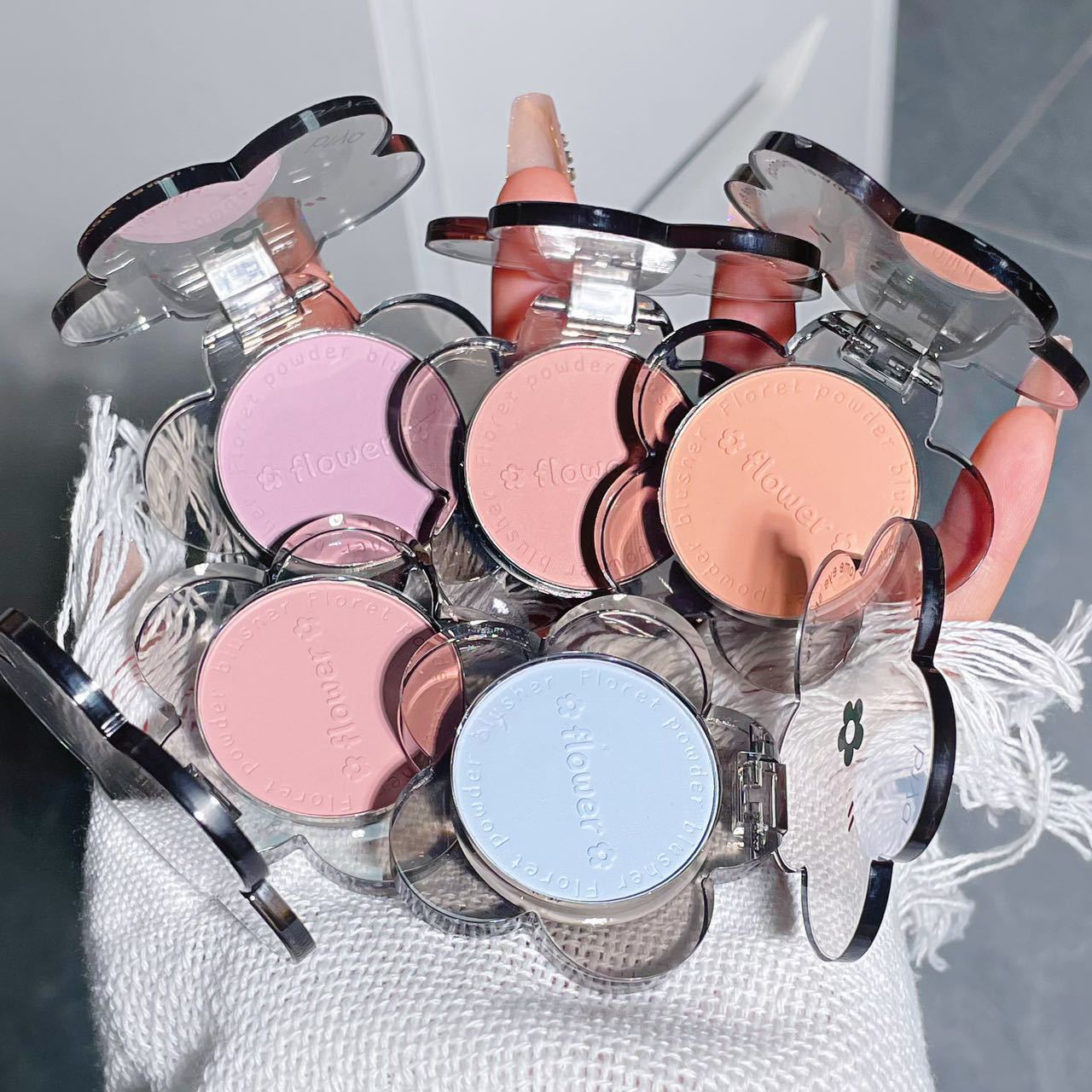 Biya Biya Nen Girl Rubor 2023 Nuevo estilo que ilumina el cutis Maquillaje nude natural Color cálido Mate Monocromo Polvo de rubor monocromático