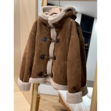 暖冬新款牛角扣皮毛一体外套女美拉德时髦保暖羊羔毛连帽上衣ZGC