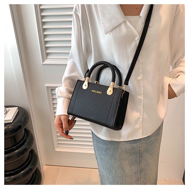 Cross-Border Versatile Women's Letter-Print Small Square Handbag with a High-End Feel, Solid Color Shoulder Bag, Crossbody Bag, Guliang Jiji Bag Cross-Border Versatile Women's Letter-Print Small Square Handbag with a High-End Feel, Solid Color Shoulder Bag, Crossbody Bag, Guliang Jiji Bag
