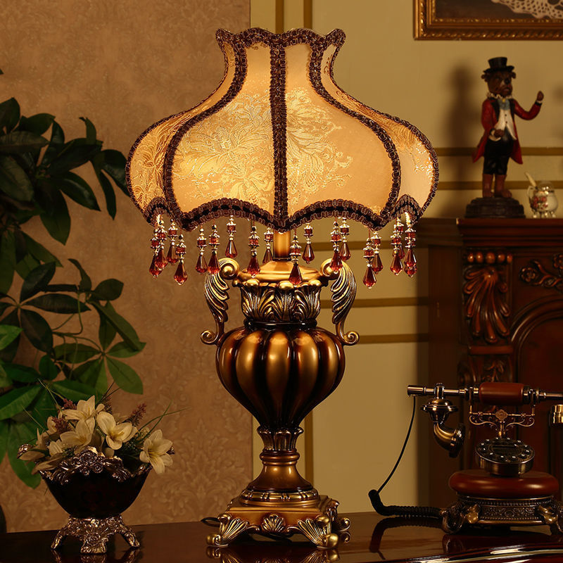 European style cabinet lamp light luxury retro American classical high-end luxury warm romantic wedding room bedroom bedside table lamp
