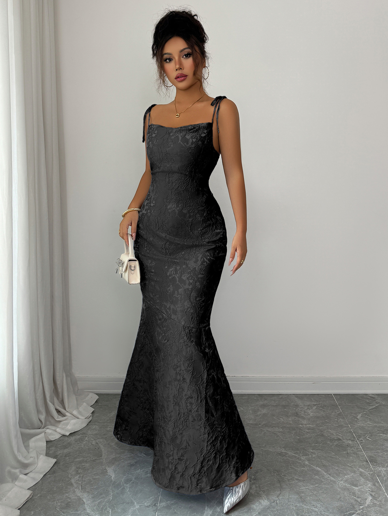 Elegant Bodycon Dress – Sleeveless Wrap Dress For Women (Chic & Versatile) – Stretchy Fabric & Flattering Fit_ecoleips.com