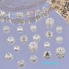 透かし彫りの彫刻の合金の花はdiyのアクセサリの金属の花のスペーサーのイヤリングのブレスレットのビーズの材料を頼みます。