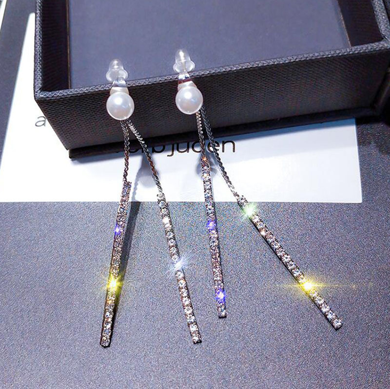 1 Pair Elegant Shiny Tassel Plating Inlay Alloy Artificial Diamond Drop Earrings display picture 3