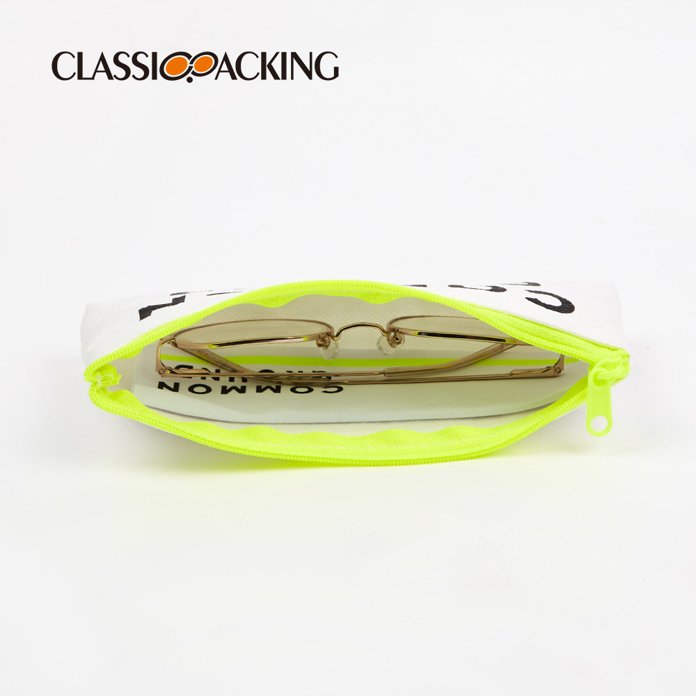 Fábrica al por mayor bolsa de almacenamiento de gran capacidad belleza bolsa de cremallera DuPont material de papel multifuncional bolsa de cosméticos logotipo imprimible