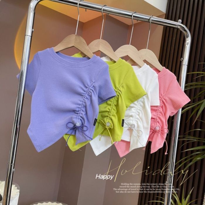 Camiseta de manga corta irregular de verano para niñas 2025 nuevo estilo para niños medianos y grandes