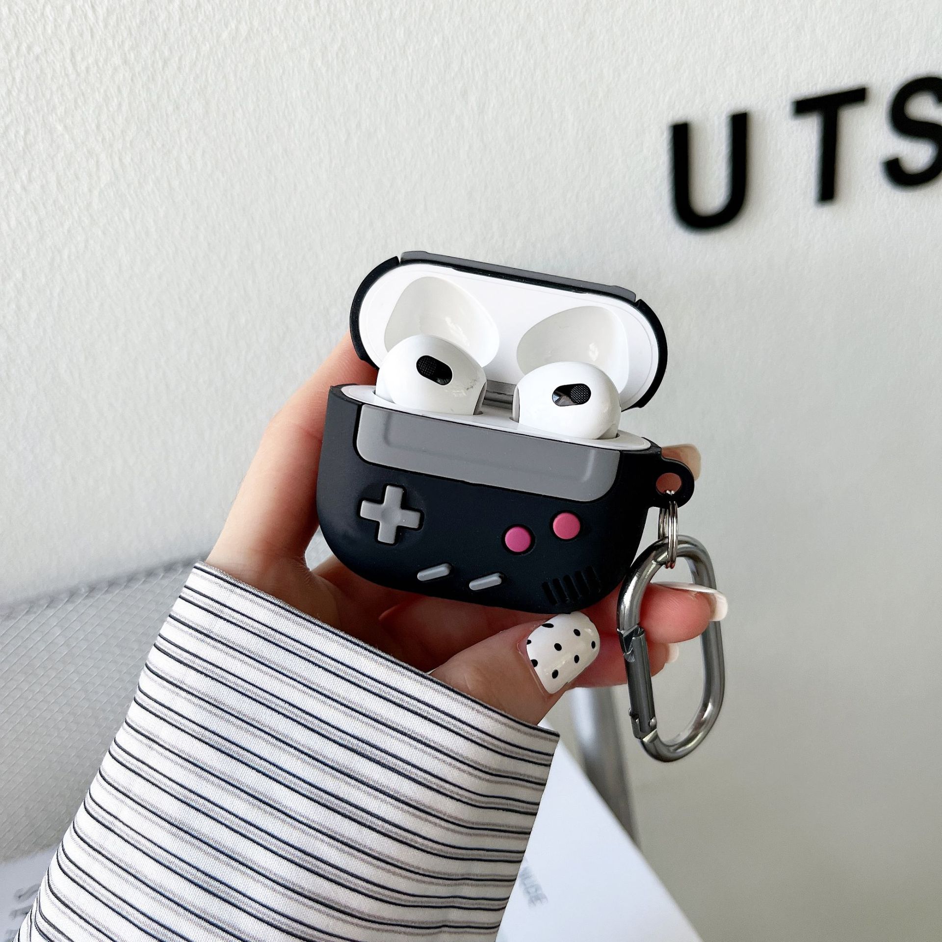 La nueva cubierta protectora para auriculares Bluetooth de la consola de juegos personalizada es adecuada para airpods 4ta generación protección suave anti-caída