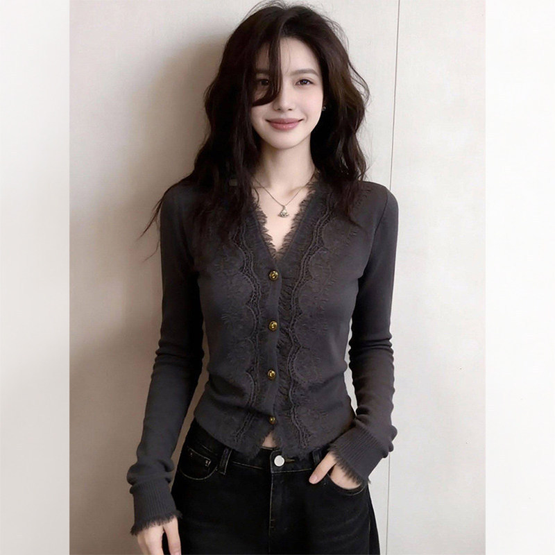 Light luxury style dark gray V-neck lace-trimmed knitted cardigan, slim-fit, elegant top, new autumn 2026 collection Light luxury style dark gray V-neck lace-trimmed knitted cardigan, slim-fit, elegant top, new autumn 2026 collection