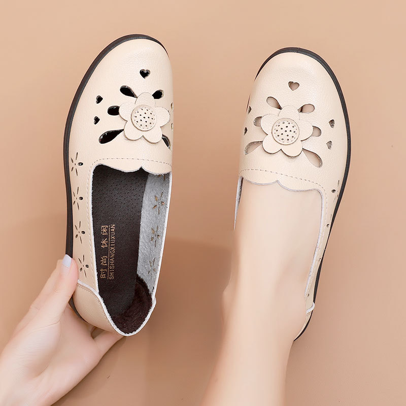 New Hollow Mother's Shoes, Comfortable Soft Soles, Middle-Aged and Elderly Women's Shoes, Elderly Leather Shoes, Grandma's Flats, Spring Hole-In-The-Wall Sandals