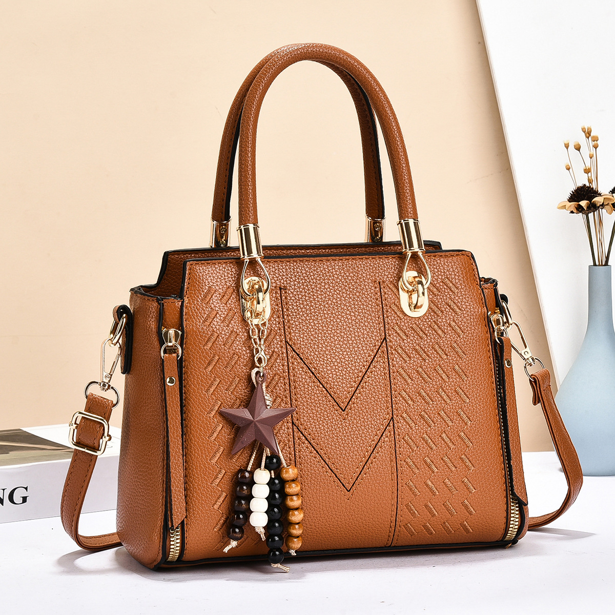 Bolsos de moda simple relieve decoración colgante bolso de hombro hermoso ocio diario mochila bolsas transfronterizas