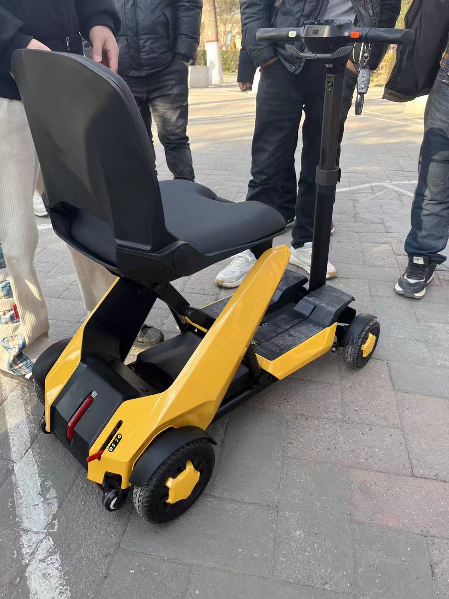 Mobile Phone Remote-Controlled Foldable Aluminum Alloy Electric Four-Wheeler That Can Be Taken on a Plane and Used in the Cabin as a Foldable Mode of Transportation