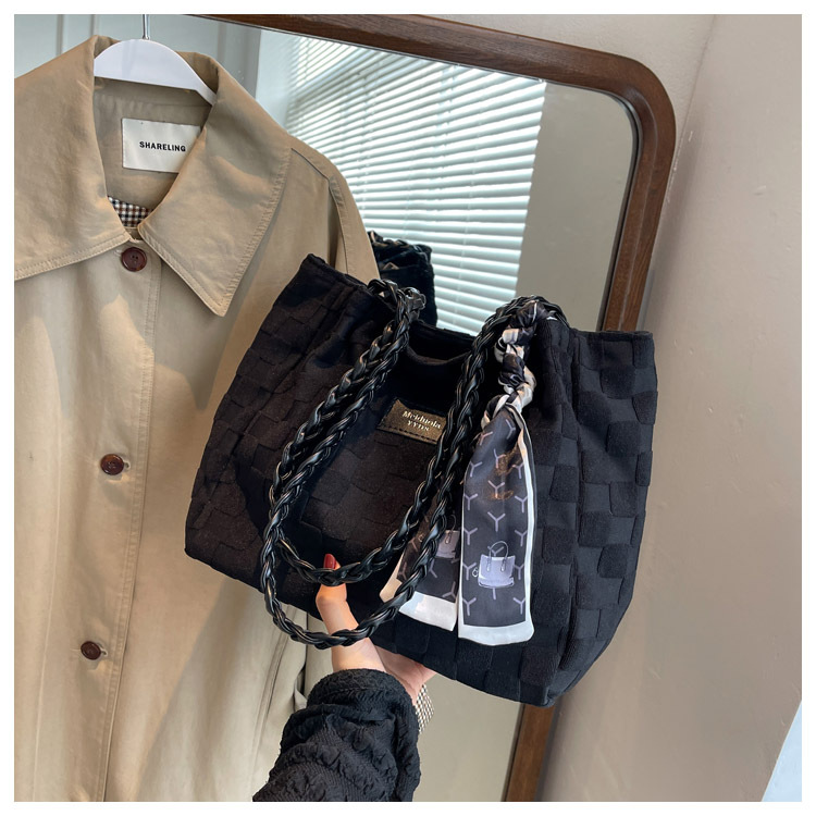 Large-capacity commuter tote bag 2023 new summer fashion large bag, women's checkered high-end and stylish single-shoulder bag undefined