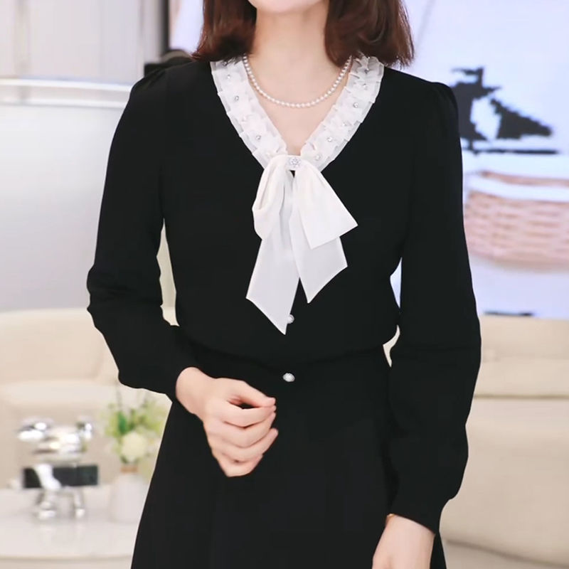 Xiaoxiangfeng Style Light Luxury Knitted Sweater for Women Early Autumn New Slim Fashion Contrasting Color Collar Top