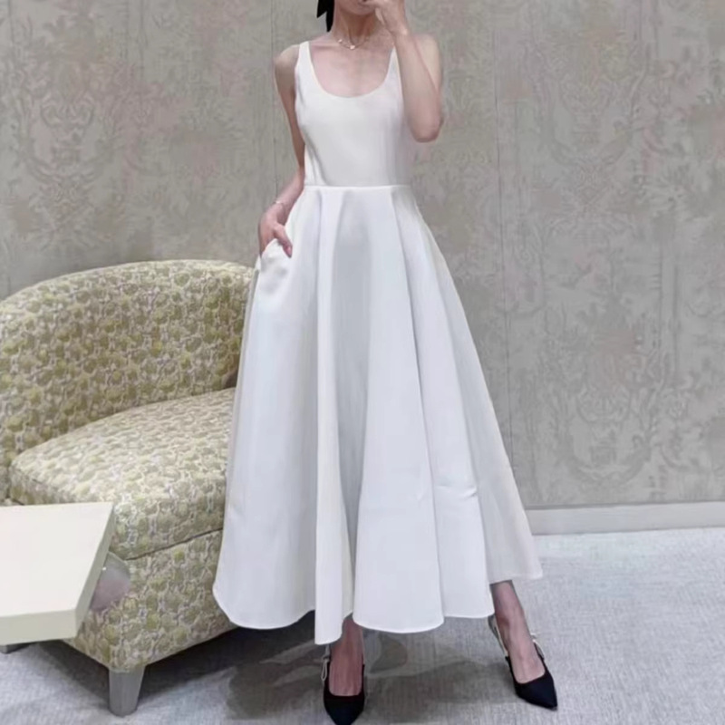 Spring New Style French Elegant Sleeveless White Waist-Cinching Long Dress with a Flared Hem, Celebrity-Inspired Low-Neck Tank Dress