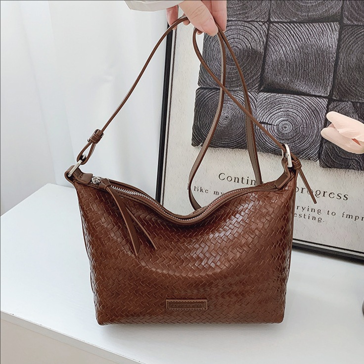 2025 otoño y invierno nuevo nicho retro tejido bolso de brazo de moda de mujer bolso de hombro de gran capacidad bolso de mochila