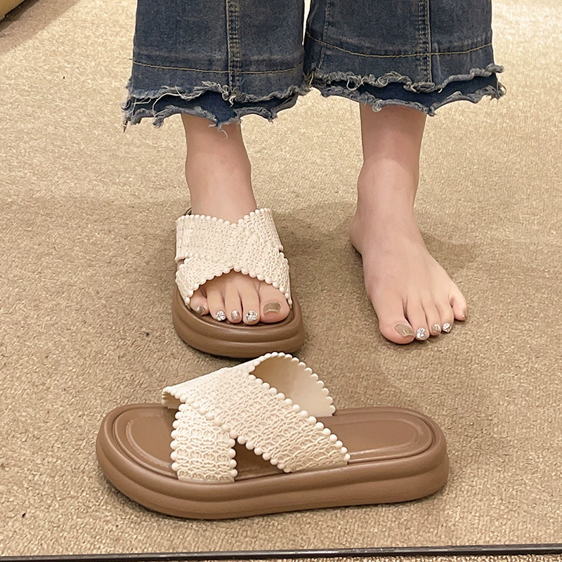 Красивые тапочки на толстой подошве для женской летней верхней одежды 2025 года, новые интернет-знаменитости с юбкой, богемные морские пляжные сандалии