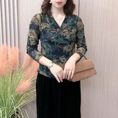 打底衫小香风新款时尚V领花色小衫气质显瘦中年妈妈秋装长袖上衣