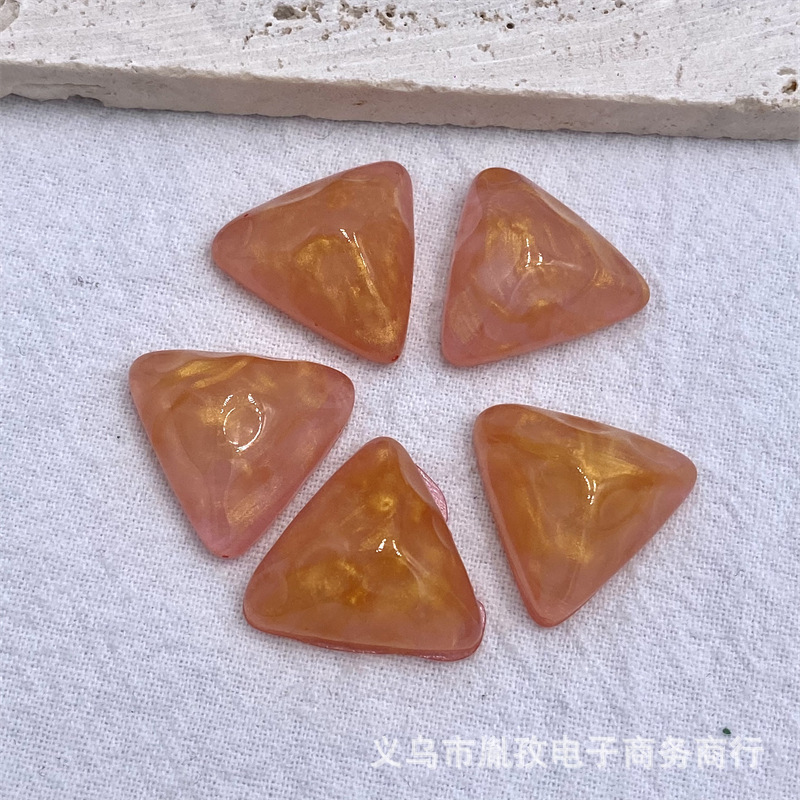 Nuevo oro translúcido perla triángulo resina parche DIY hecho a mano teléfono móvil Shell pendientes horquilla Accesorios