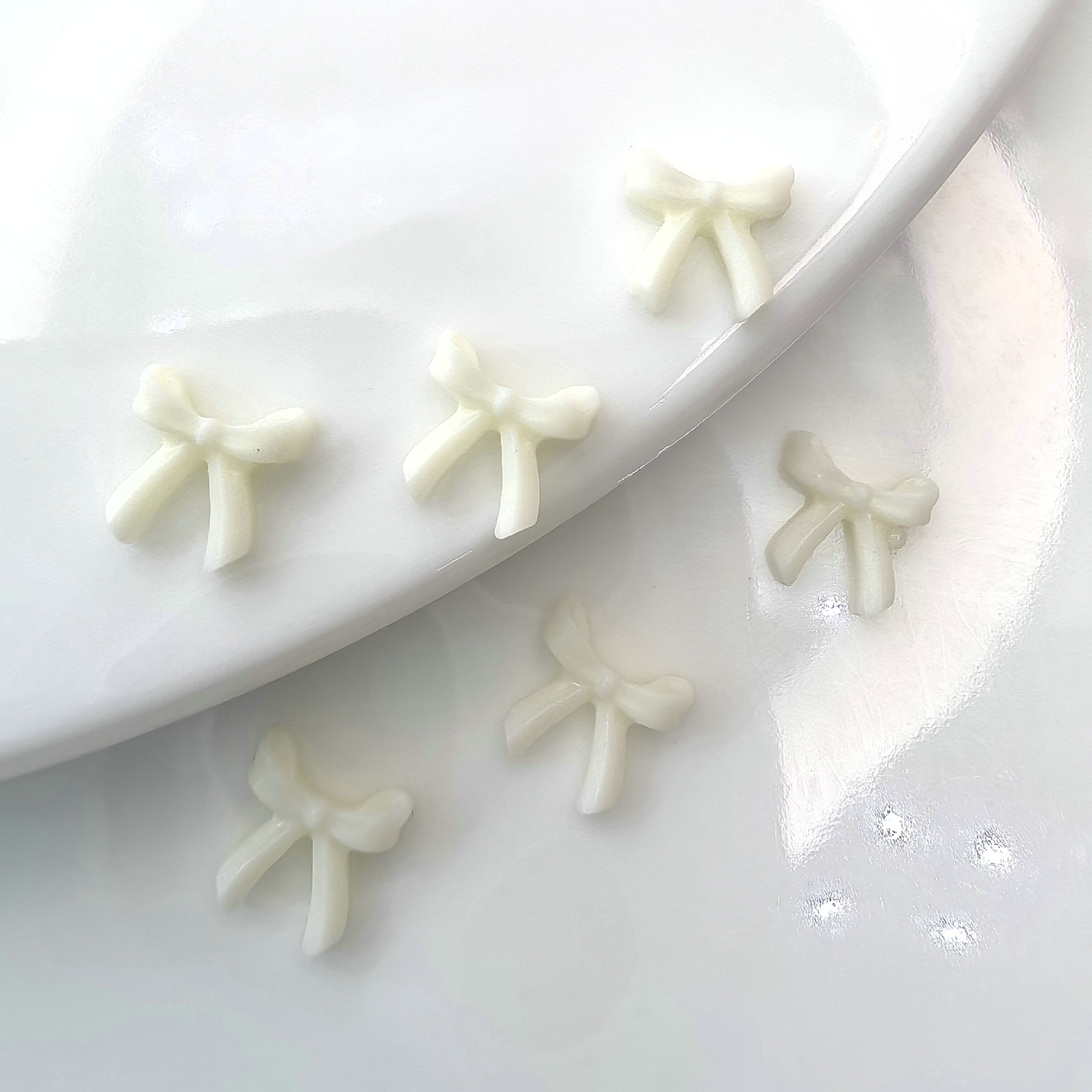 蝴蝶结美甲饰品批发儿童学生老人青年大学生工人教师0004.j