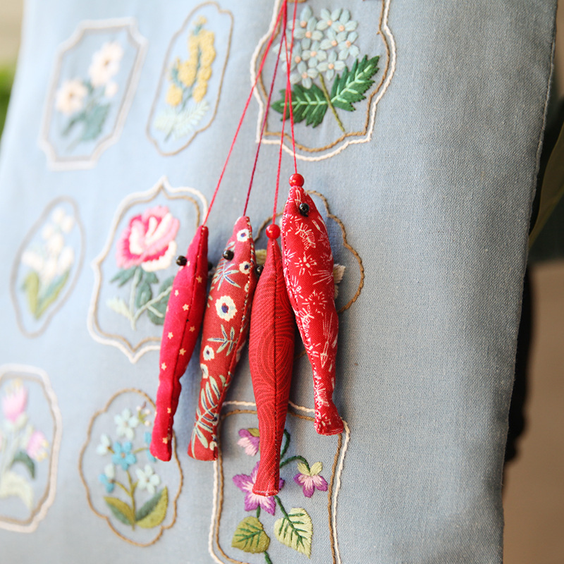 Patchwork estilo antiguo pescado coche colgante bolsa joyería suéter cadena bordado decorativo hecho a mano DIY llavero colgante