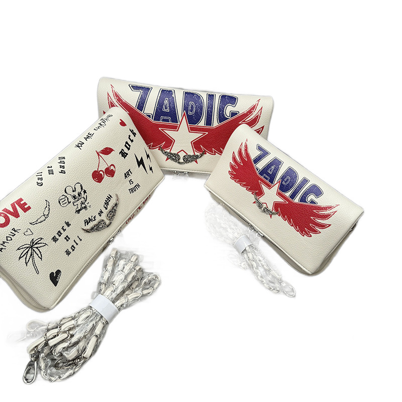 Bolso de hombro con diseño de alas e impresión de letras, cadena incluida