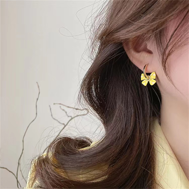 Fashion Spring Retro Bow Dot Alloy Earrings Female display picture 5